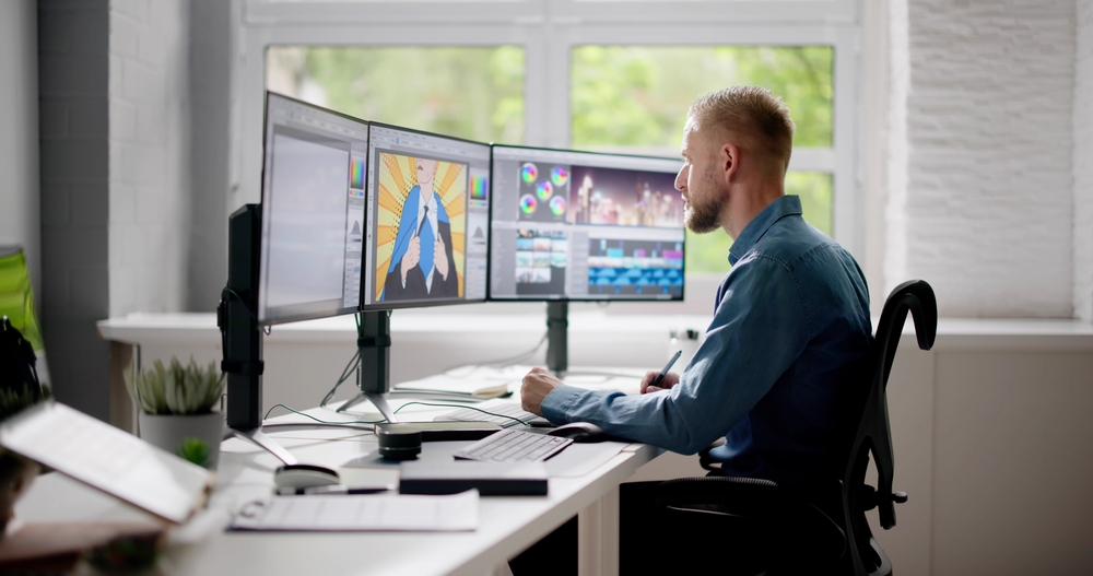 Graphic,Web,Designer,Using,Design,Editing,Software